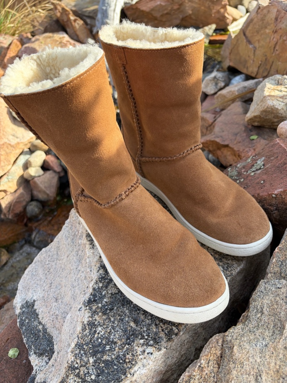 UGG Classic Short Boots Women's 9.5 Chestnut Suede Shearling Lined Winter